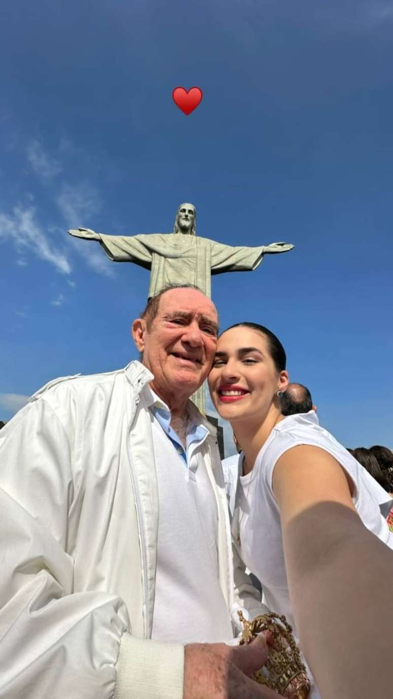Renato Aragão e a filha Lívian Aragão subiram o Cristo Redentor
