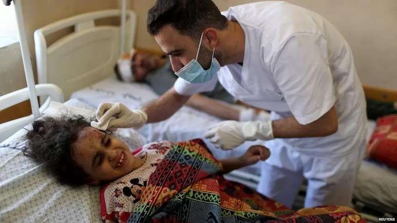 Os hospitais de Gaza lutam para fornecer cuidados adequados à população