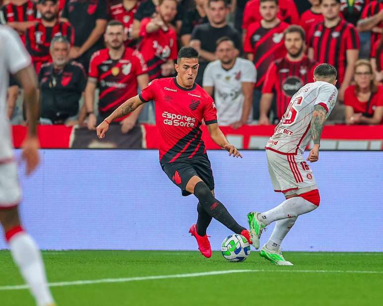 Atacante Tomás Cuello na partida entre Athletico x Red Bull Bragantino - 