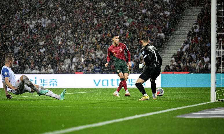 Portugal vence Eslováquia, segue líder isolado no grupo J e garante vaga  antecipada para a Eurocopa de 2024