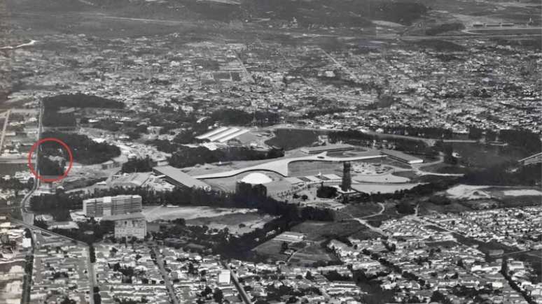 Em vermelho, o local onde cemit&eacute;rio ficava /