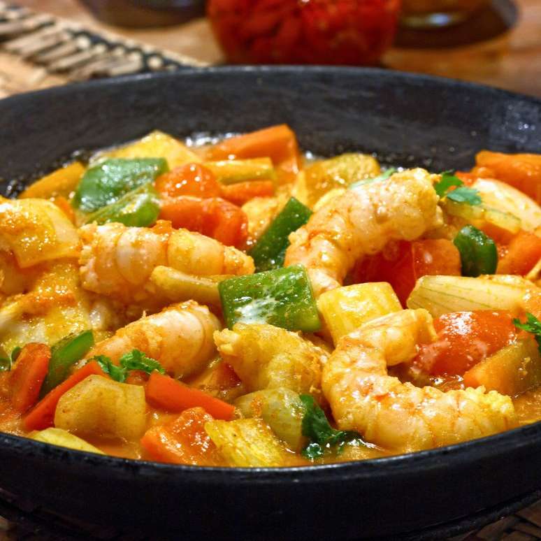 MOQUECA DE PEIXE E CAMARÃO