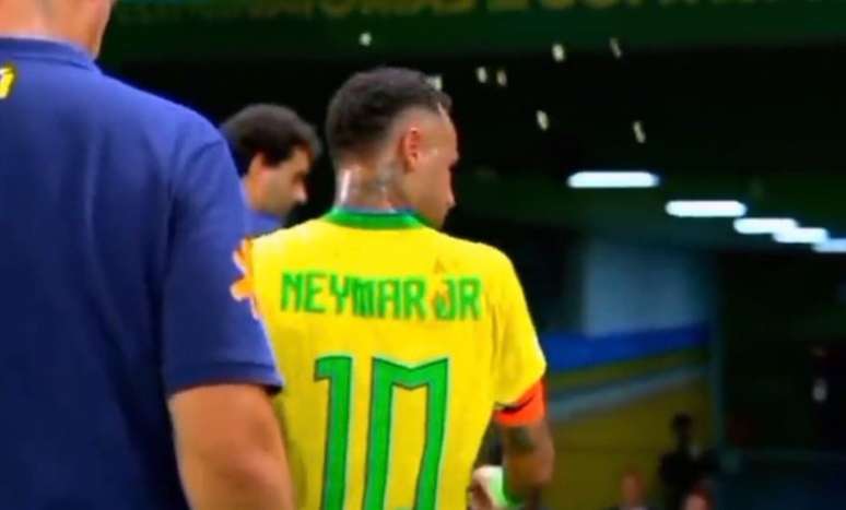 Olha as pipocas voando em cima de Neymar &ndash;