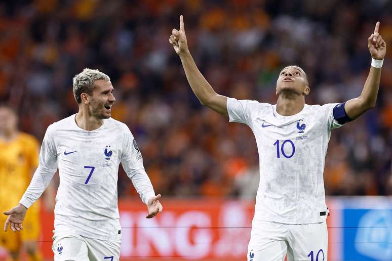 Mbappé marcou os dois gols da vitória da França e ultrapassou Platini na artilharia da seleção (Kenzo Tribouillard/AFP via Getty Images)