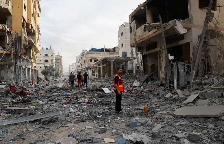 Edifícios de Gaza são atingidos por ataques de Israel 