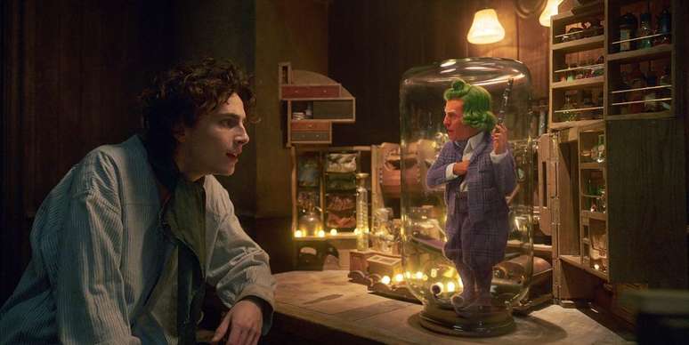 Hugh Grant como um Oompa Loompa é um dos pontos altos do trailer de Wonka (Imagem: Reprodução/Warner Bros)