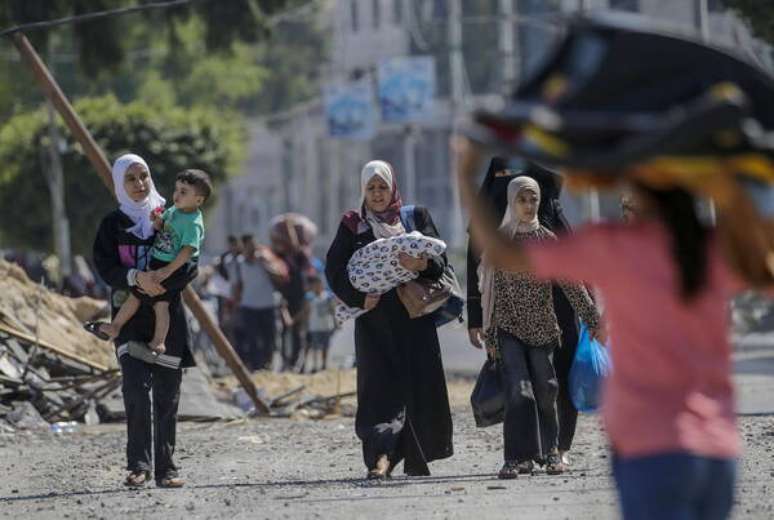 Palestinos fugindo de guerra