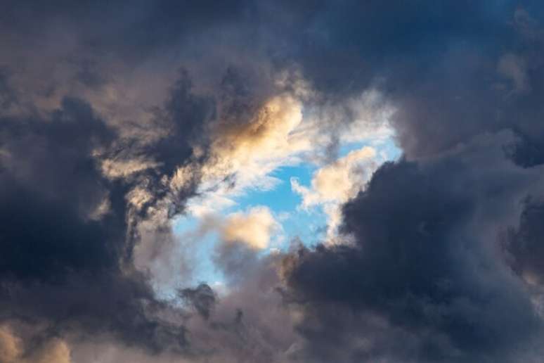 Céu nublado e chances de chuva preocupam quem vai acompanhar eclipse