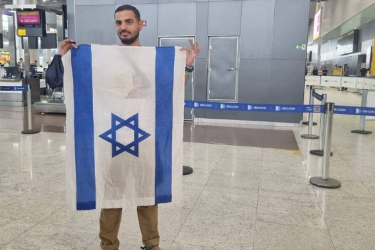 Jonathan, 22, um dos israelenses que embarcaram em Guarulhos rumo a Tel Aviv para lutar na guerra contra o Hamas