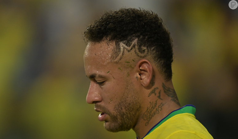 Neymar dá festinha regada a mulheres 6 dias após o nascimento da filha, diz perfil.