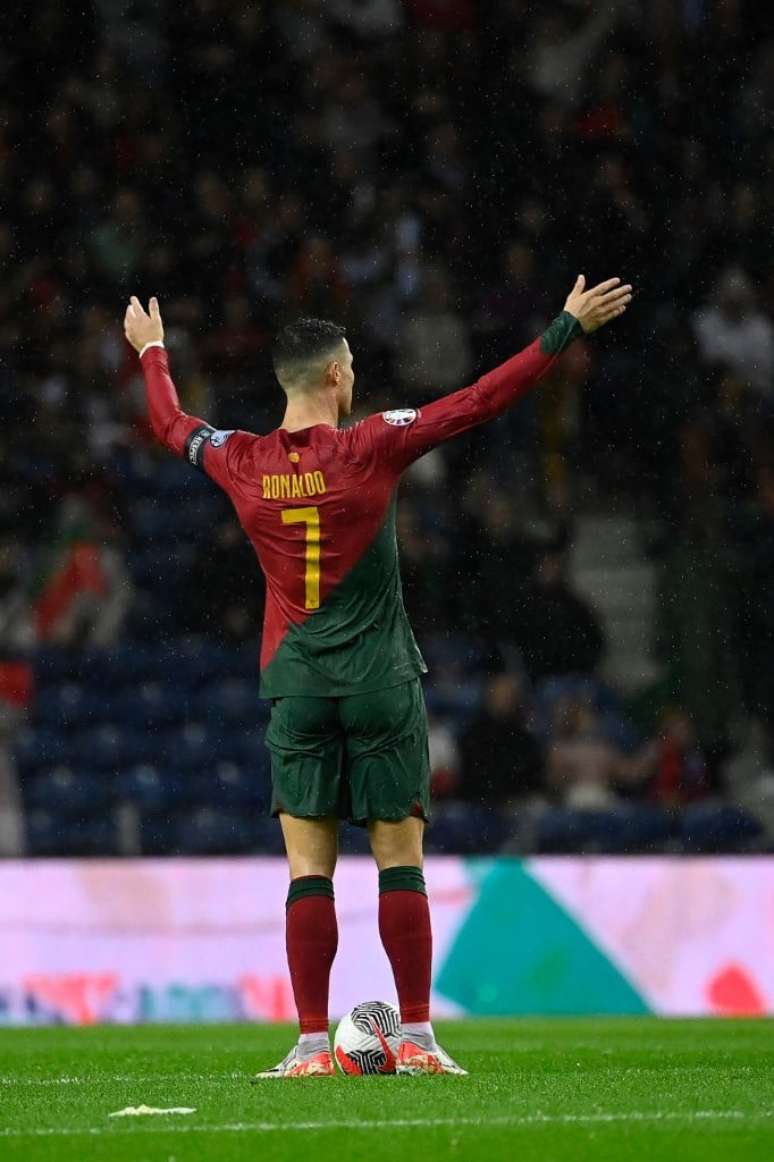 Cristiano Ronaldo é primeiro jogador a atingir 200 jogos pela seleção, futebol internacional