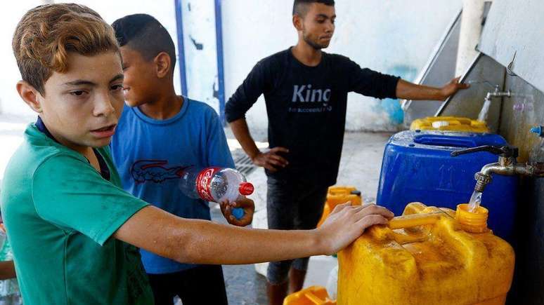 As autoridades locais em Gaza apelaram aos moradores para economizarem água