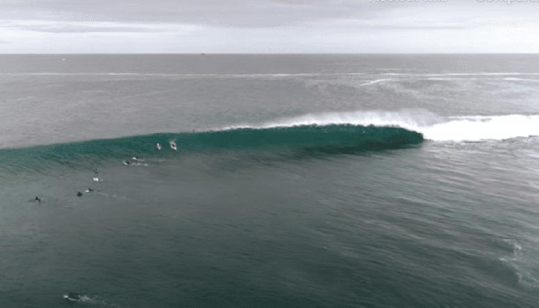 Punta Corola, por exemplo, é muito procurada por causa de tubos perfeitos que formam condições desafiadoras para a prática do esporte por surfistas experientes, como era o caso de Mikala Jones.