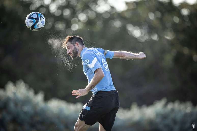 Matías Viña, ex-Palmeiras, e Sergio Rochet, do Inter, treinam pelo Uruguai  e devem jogar contra o Brasil