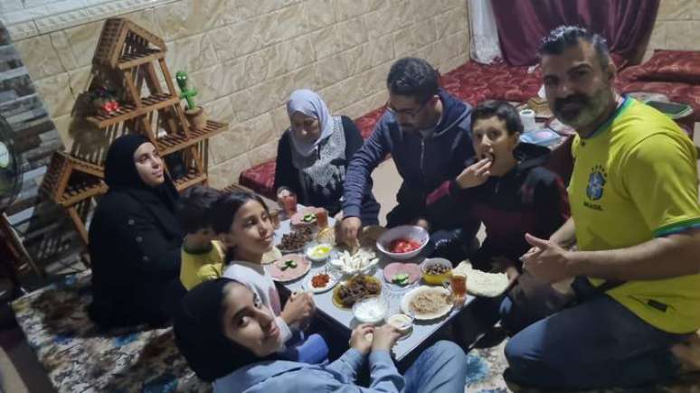 Família de brasileiros aguarda em Rafah liberação para cruzar fronteira com Egito e deixar Gaza