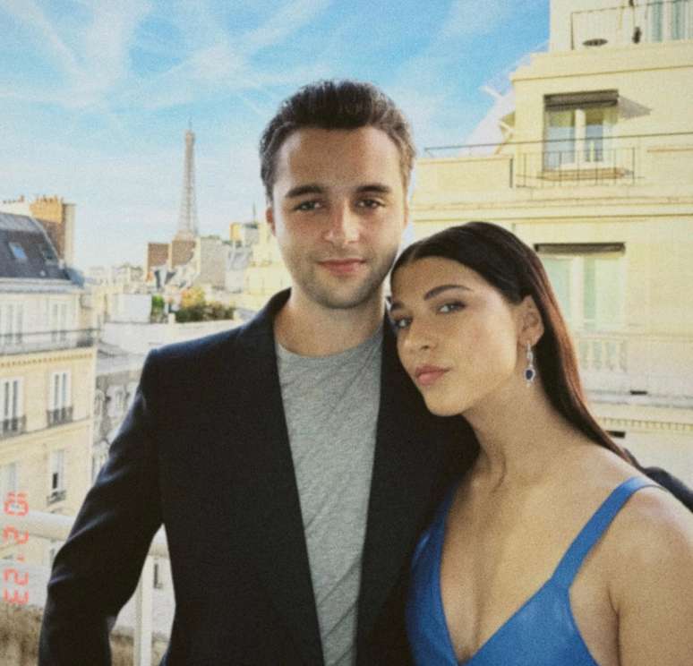 O romance ganhou destaque após Phoebe compartilhar uma fotografia ao lado de Arthur nas redes sociais