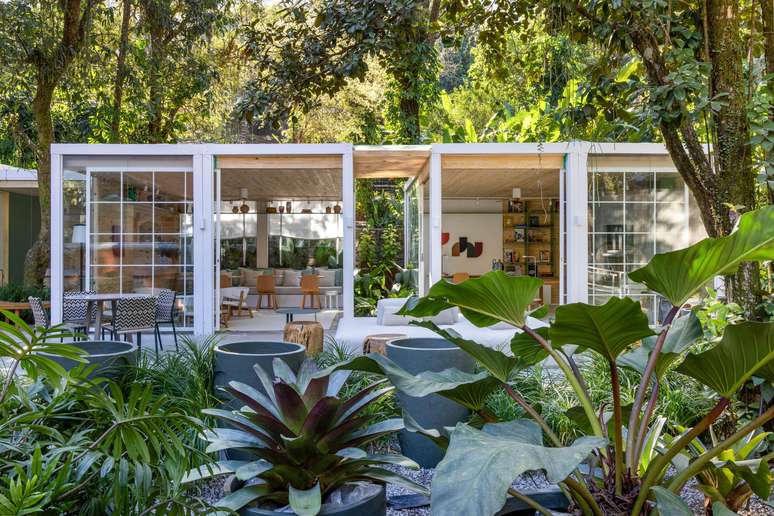 Backyard: Maurício Nóbrega's environment for CASACOR Rio 2023, composed of three containers. Backyard: Maurício Nóbrega's environment for CASACOR Rio 2023, composed of three containers.