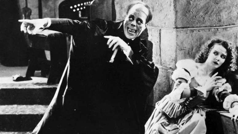 O ator Lon Chaney, que trabalhava em várias de suas próprias maquiagens, em O Fantasma da Ópera, de 1925.