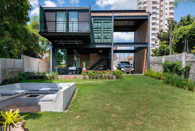 Project with containers by Favaro Jr. Project with containers by Favaro Jr.