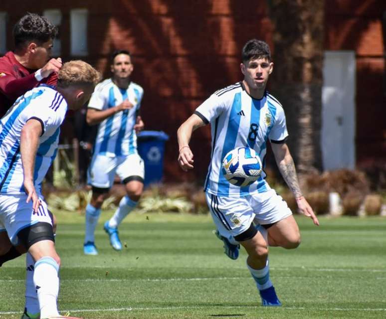 Bruno Zapelli atuando pela Argentina Sub-23 - 