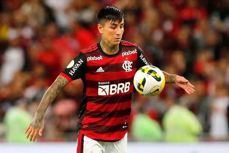 Pulgar retorna ao Flamengo e treina sem restrições no Ninho –