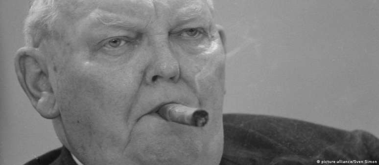 1963: The architect of the German economic miracle becomes federal chancellor