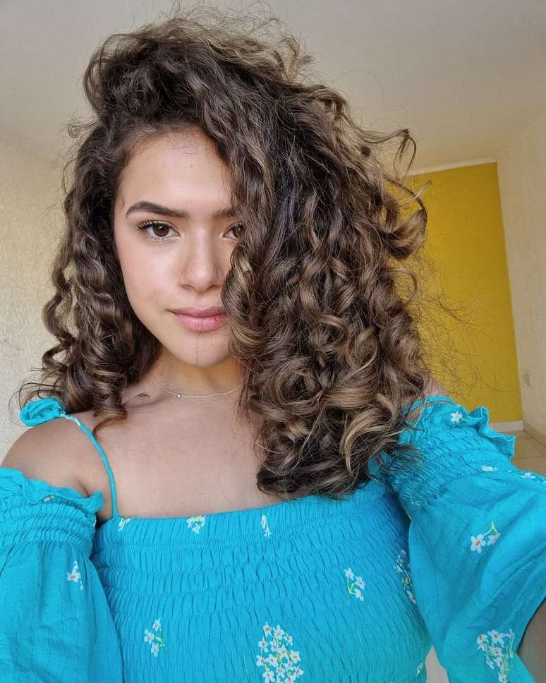 Maisa shows her first night living alone in an apartment