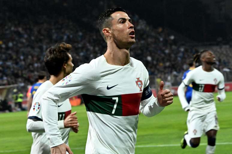 Cristiano Ronaldo marcou dois gols na goleada de Portugal sobre a Bósnia (Elvis Barukčić/AFP via Getty Images)