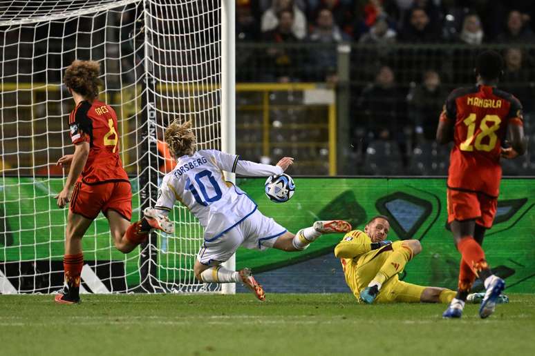 Jogo entre Bélgica e Suécia pelas Eliminatórias da Euro é suspenso após  tiroteio - Folha PE