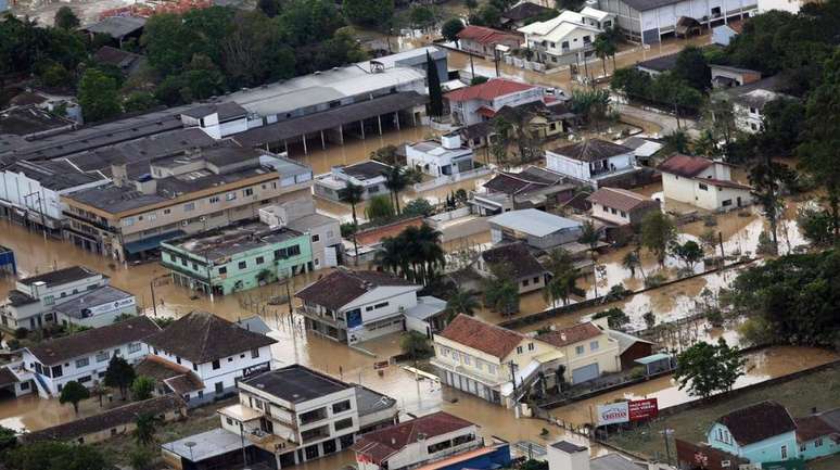 As autoridades também prosseguirão com o atendimento de saúde aos indígenas já resgatados