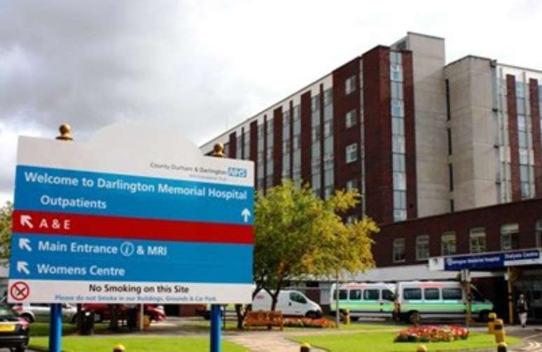 Fachada do Darlington Memorial Hospital em Durham, na Inglaterra
