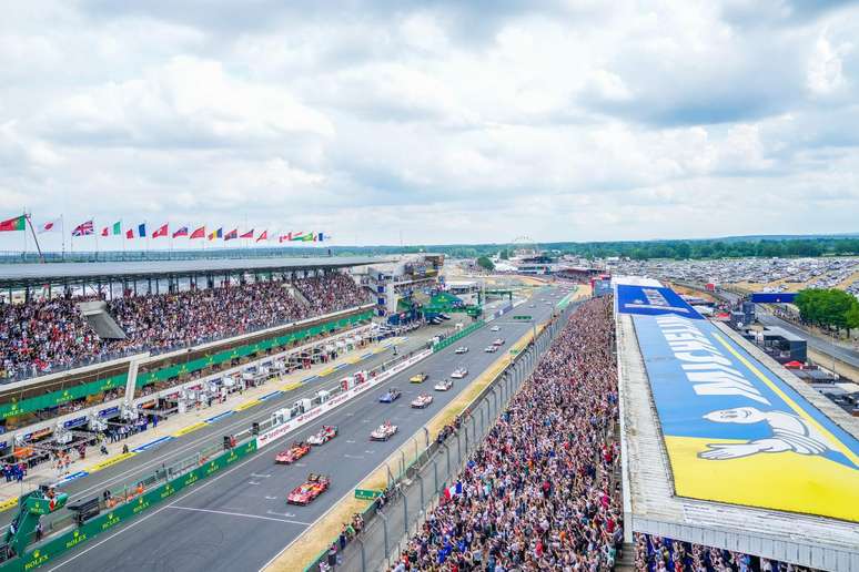 Largada das 24 Horas de Le Mans deste ano. A organização vem fazendo obras na pista para melhorar o espetáculo