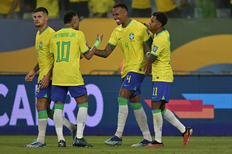 Brasil encara Uruguai visando retomar liderança das Eliminatórias