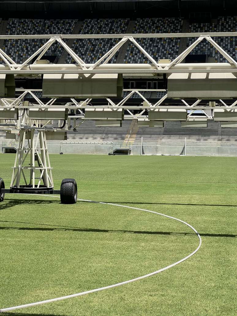 Qual é o tamanho de um campo de futebol? Veja as medidas - Lance!