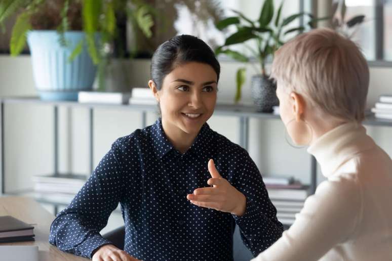 Encontrar um ritmo fluente na fala é fundamental para uma comunicação eficaz 