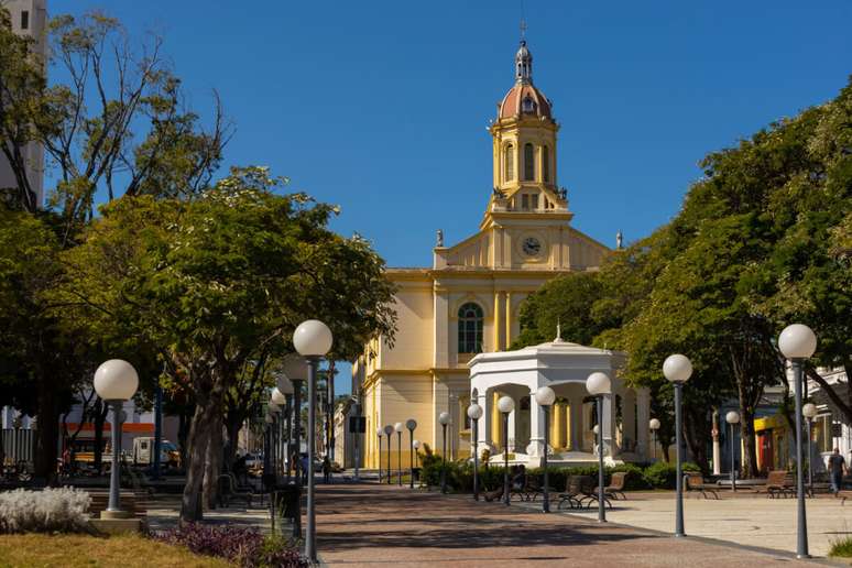 Praça central de Itu, com destaque para Igreja Matriz de Nossa Senhora da Candelária