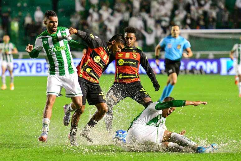 Sport e Grêmio fazem jogo equilibrado e ficam no empate por 0 a 0 no Recife