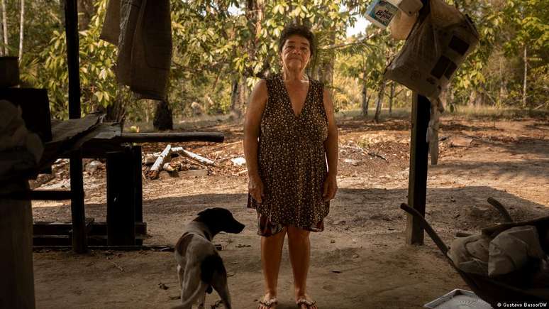 "Estamos totalmente ilhados, porque pela estrada não há condições de passar nada", conta Teresa Bulhões