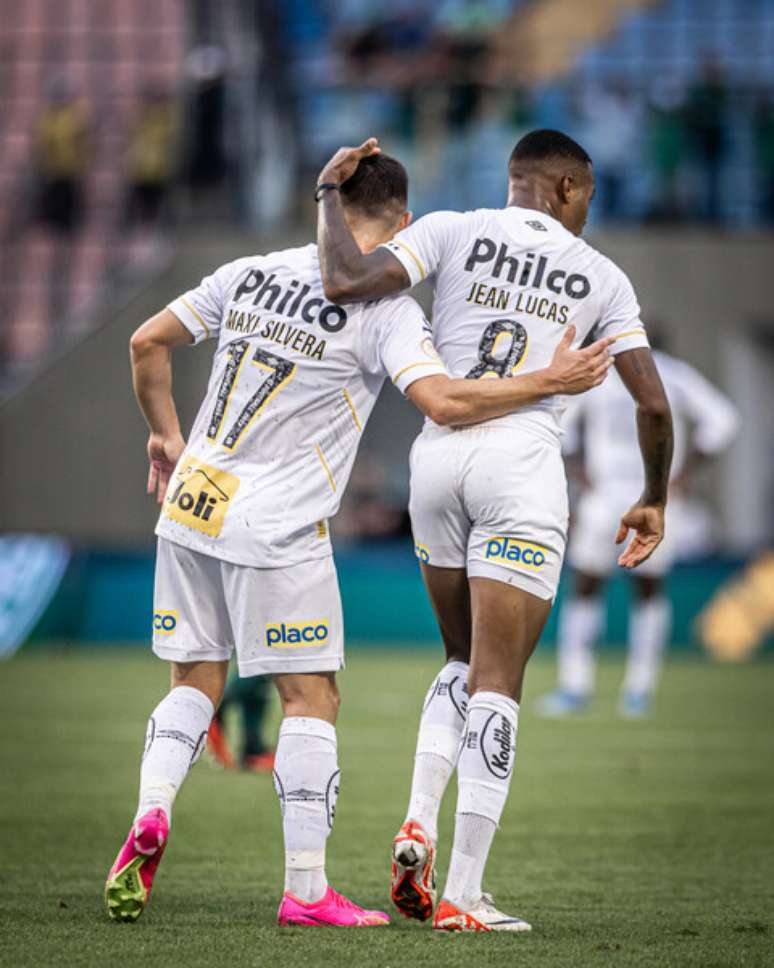 Maxi Silvera estreou pelo Santos no duelo contra o Palmeiras –