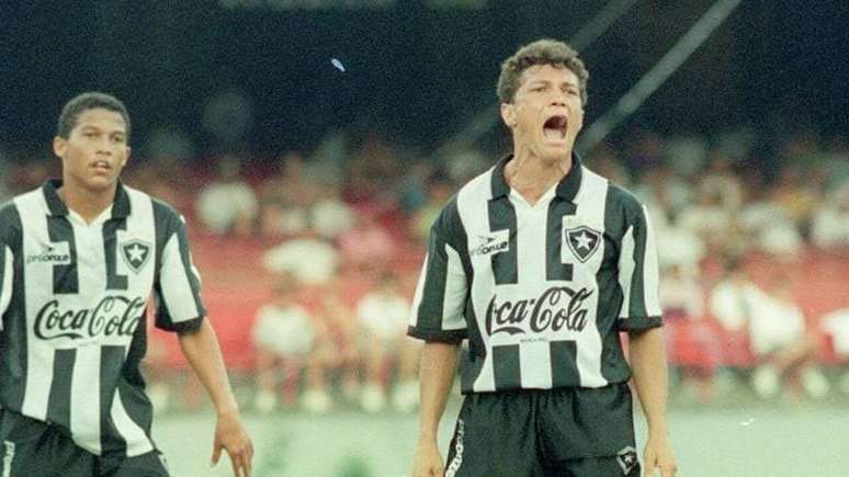 Sinval durante partida do Botafogo em 1993 –