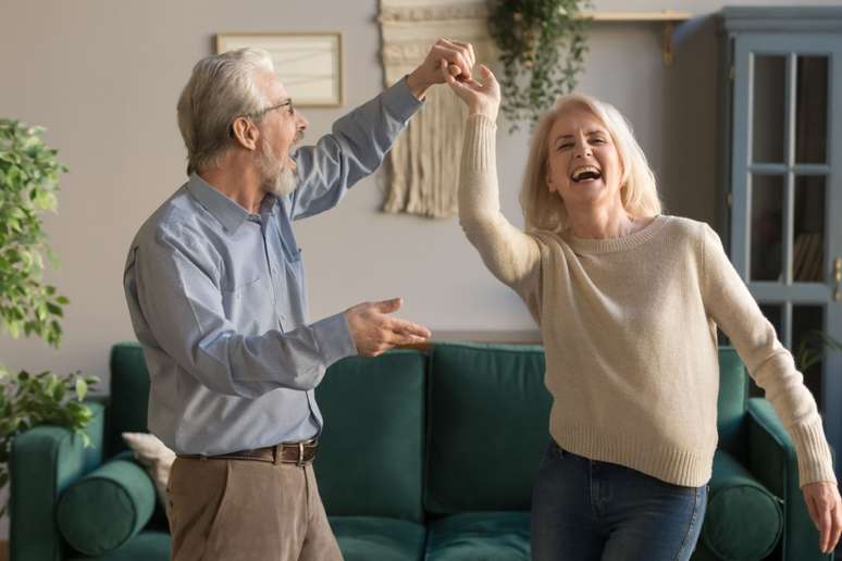 Ter satisfação em momentos da vida como dançar e sorrir em família fazem parte dessa ciência 