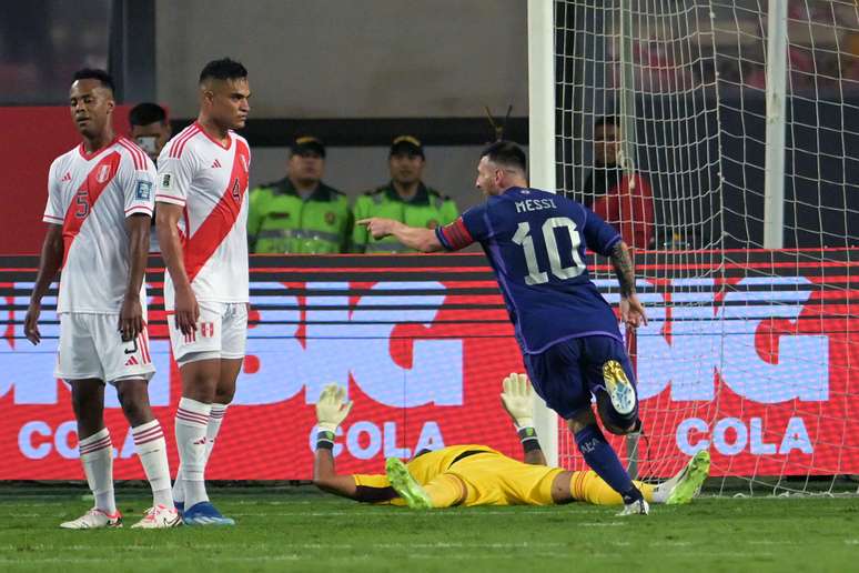 Argentina derrota Paraguai e lidera as Eliminatórias