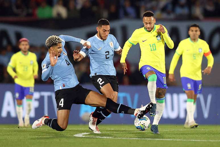 Neymar durante duelo com o Uruguai no  Estádio Centenário em Montevidéu pelas Eliminatórias 2026 –