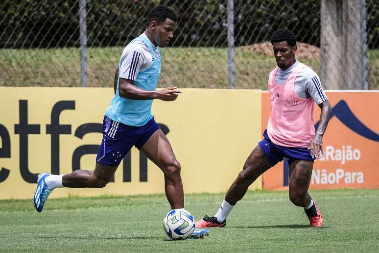 Wesley Gasolina, lateral da base do Flamengo, acerta com a