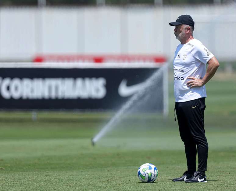 O futebol brasileiro tem que parar - Jornal Opção