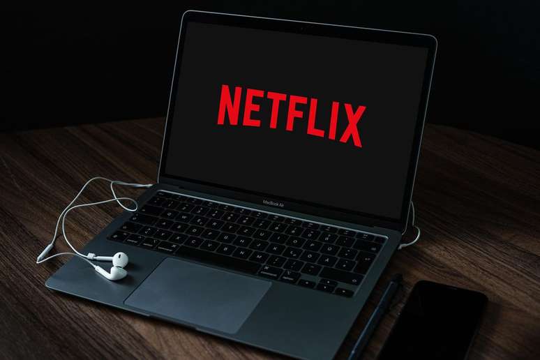 Por Netflix Brasil Fiquem tranquilos, já tô em contato com o