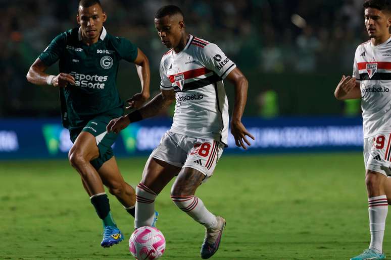 São Paulo vira sobre o Santos e avança à final do Paulista