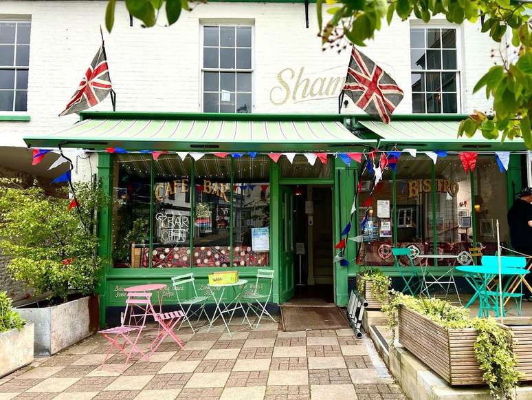 Cliente reclama do Shambles Cafe, localizado na Inglaterra,e recebe resposta atravessada do dono