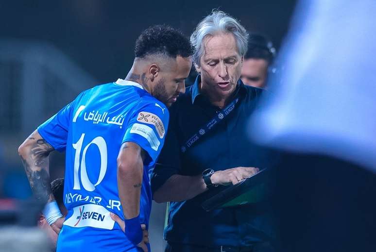 Jorge Jesus conversa com Neymar durante partida do Al-Hilal –