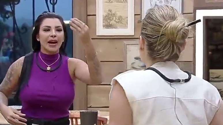 ‘The Farm 15’: Jenny tells Rachel to sleep in the living room and she replies: ‘I’ll sleep in your bed’